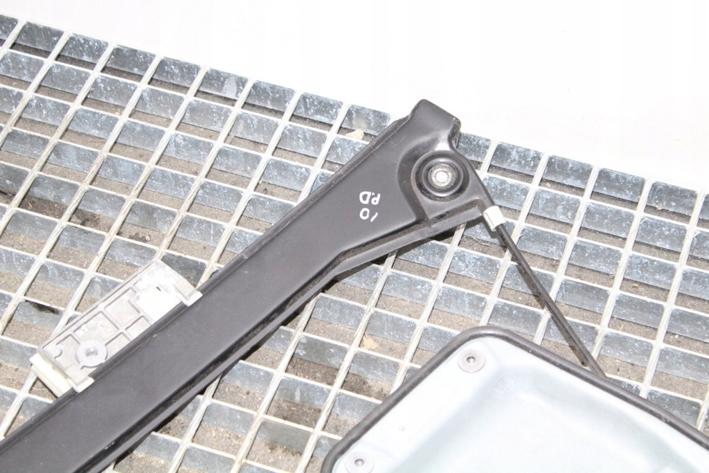 фото №11, Подъемник стекло правых передних дверь vw scirocco 137, 138 1k8837402l