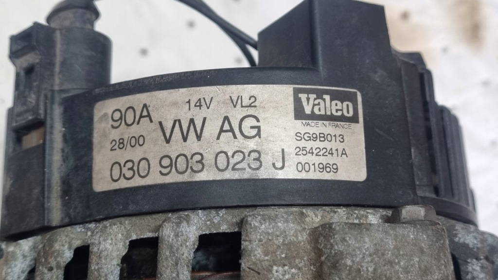 Генератор vw golf iv skoda 1.6 8v 030903023j Киев