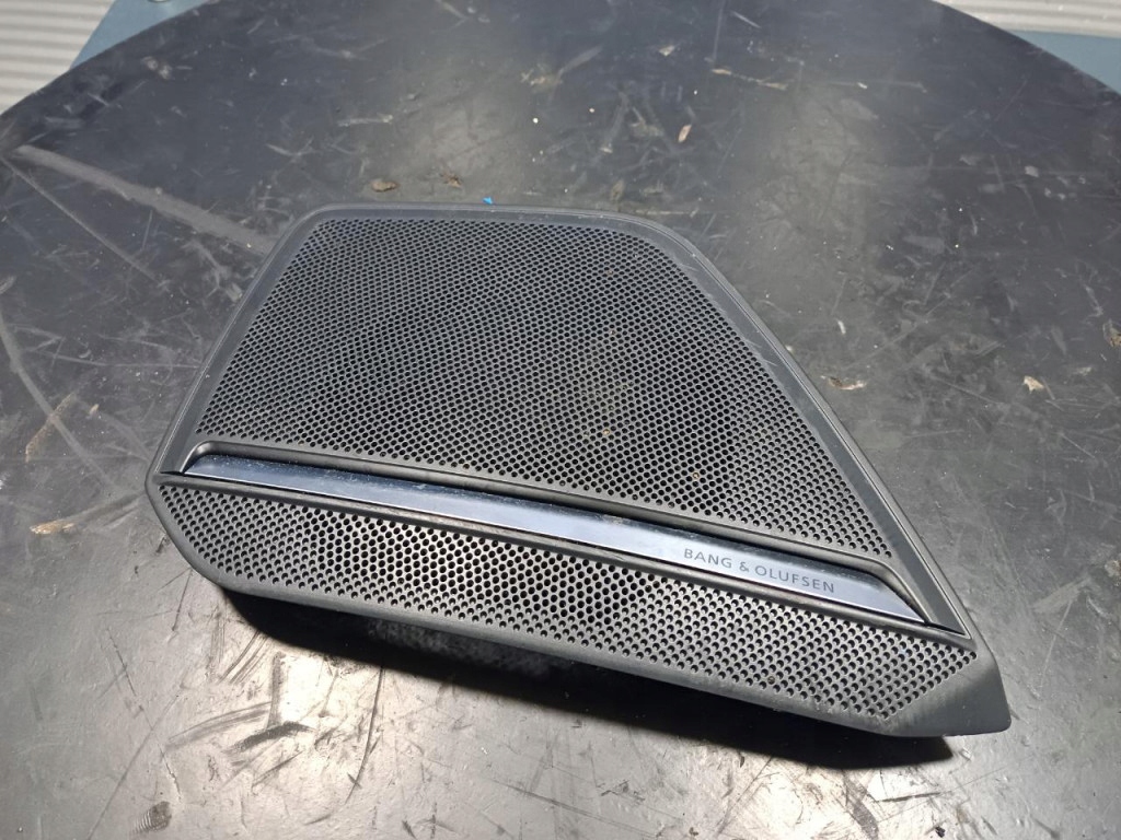 фото №1, Audi a6 c8 накладка динаміка bang&olufsen правий задня