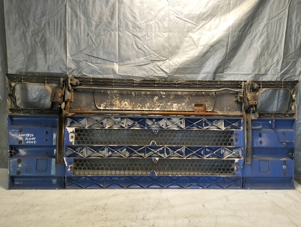 Решітка  решітка радіатора капот scania p94 bd4 2000r 1597571 s449 Зі Шроту