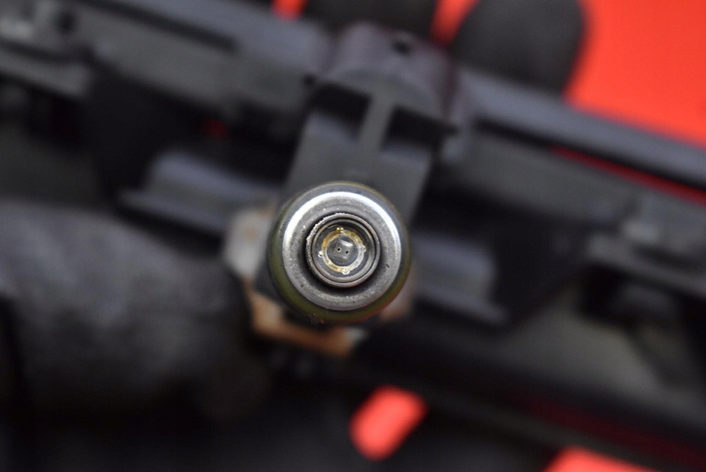 фото №6, Молдинг впрыскная форсунки 03e133320a 03e906031c vw polo 5 v 6r 1.2 12v 70 km