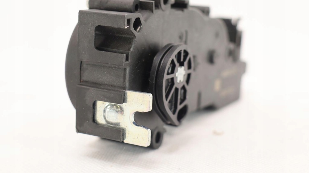 Tesla s lift привод замка багажника 1003549-00-d Недорого