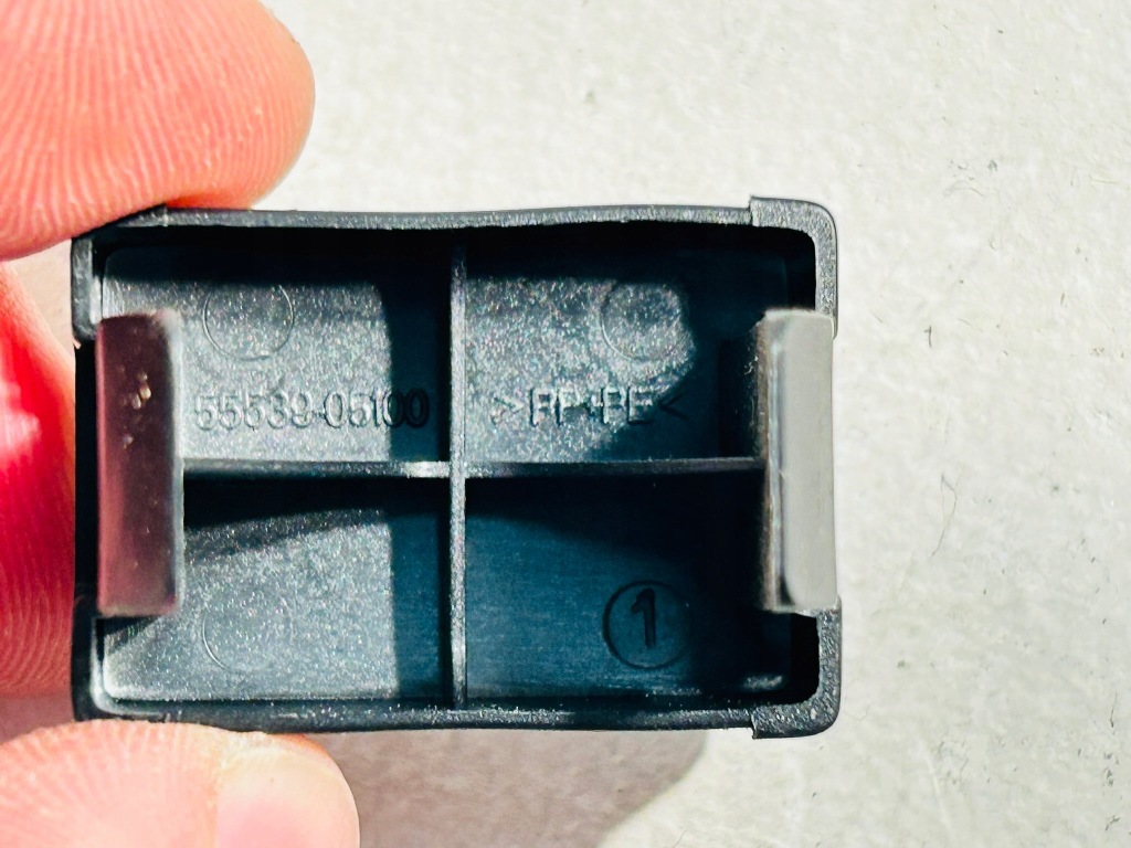 фото №5, Avensis t27 заглушка кнопка переключателя