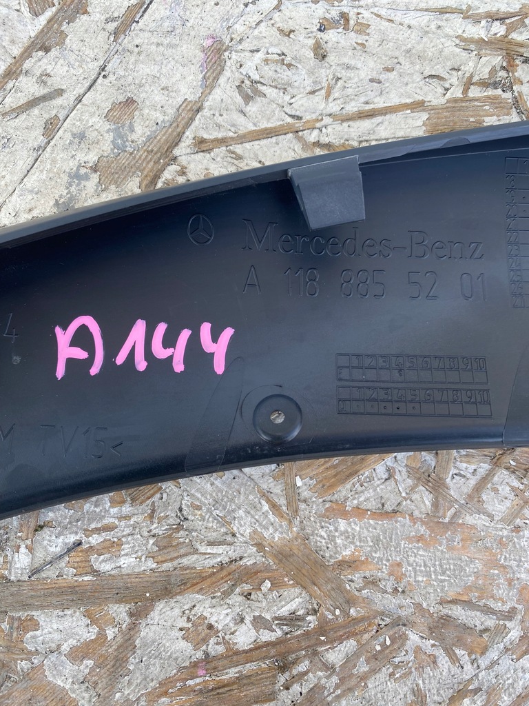 фото №13, Молдинг бампера лівий перед mercedes 118 1188855101