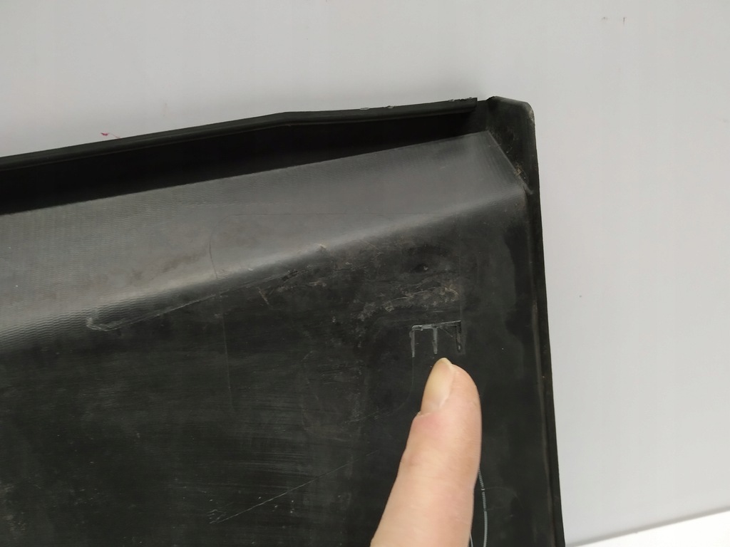 фото №8, 2011r- накладка lancia voyager town country задняя v бампера пластик молдинг