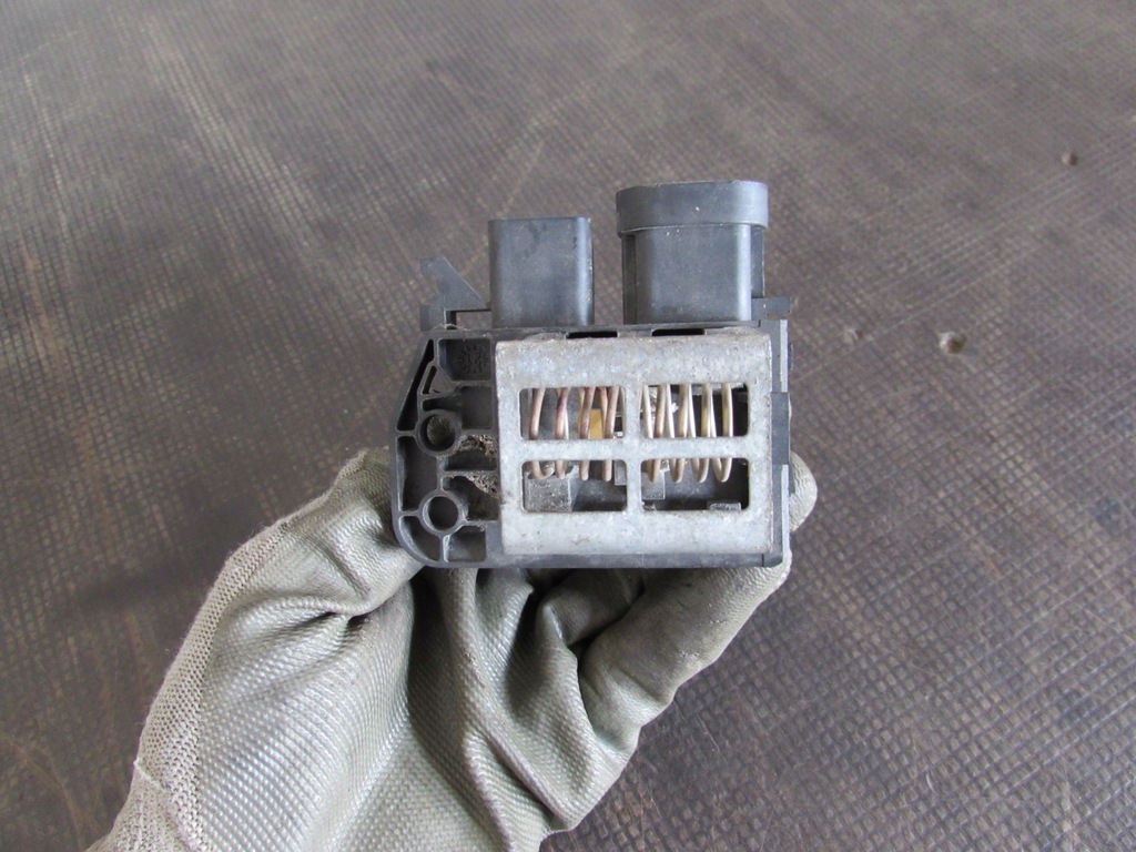 фото №4, Резистор вентилятора радиатора peugeot 307 16 v 01-08 r.