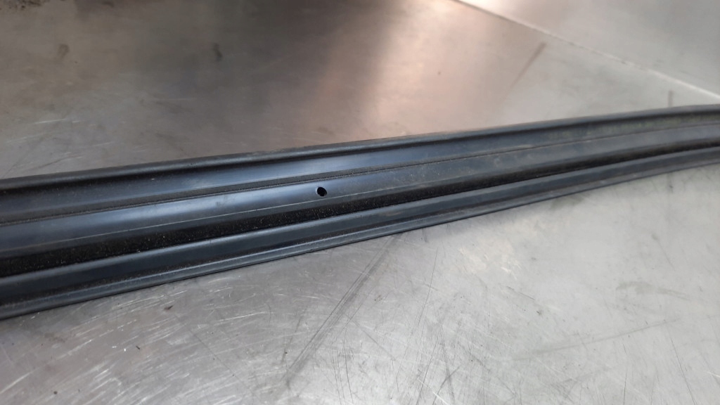 фото №14, Прокладка накладки порога ліва 30744879 volvo xc60