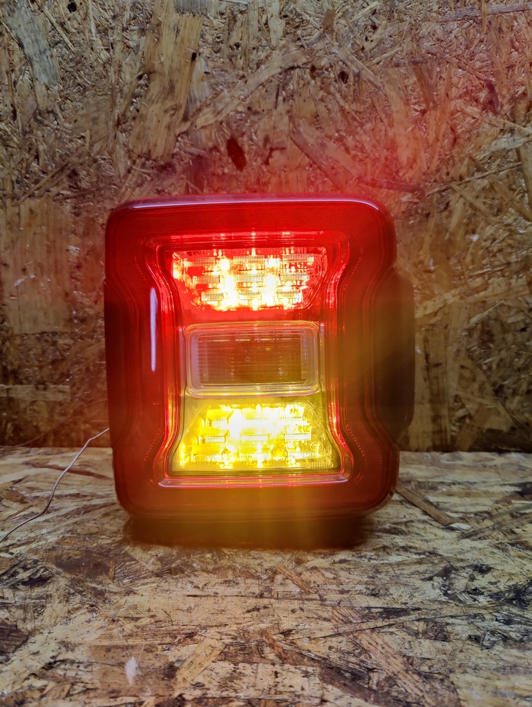 фото №6, Лампа правая задняя задняя jeep wrangler europa