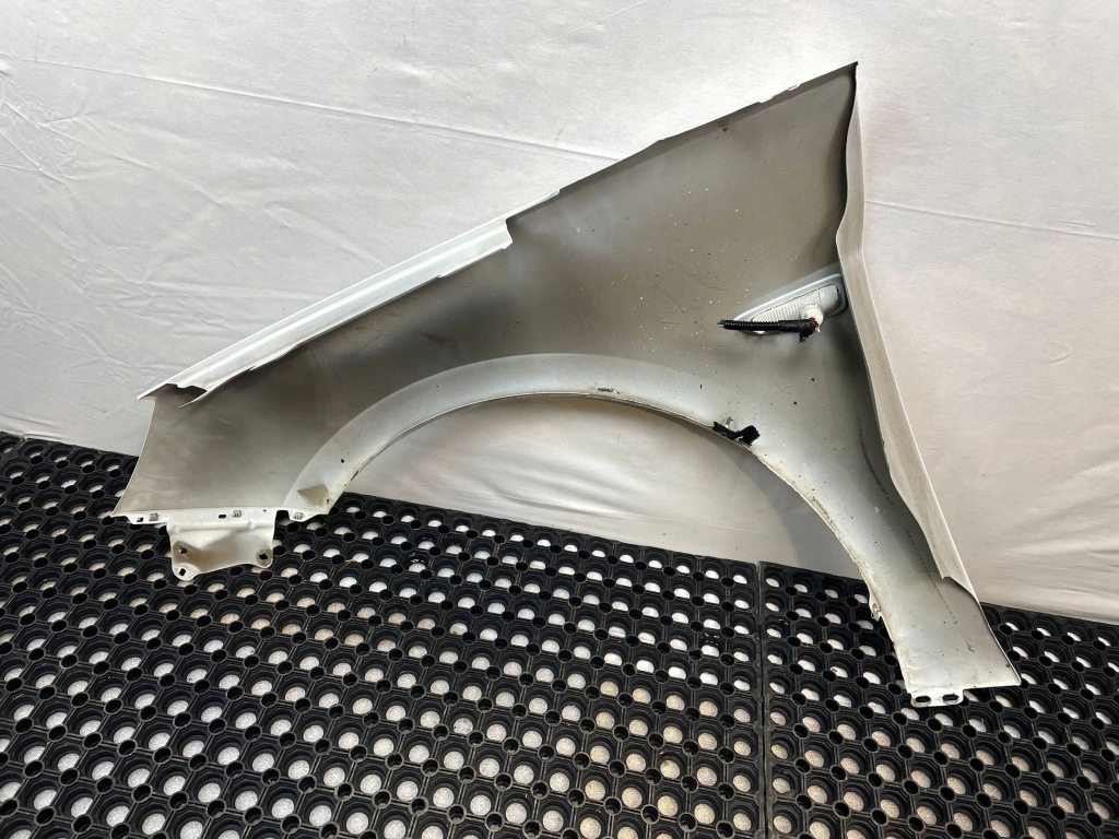 Крыло перед передний правый opel astra v k код лакокрасочного покрытия: y40r 2015- Оригинал