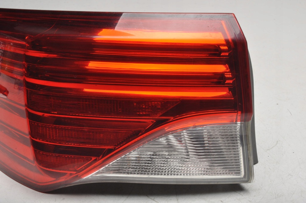 Toyota avensis t27 рестайлинг  фонарь  левая задняя левый задний  led седан Недорого