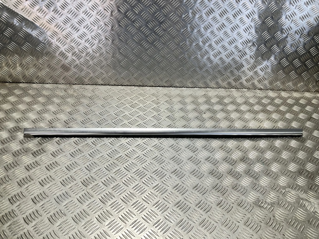 Купити Молдинг ущільнювач двері задній лівий w177 sedan