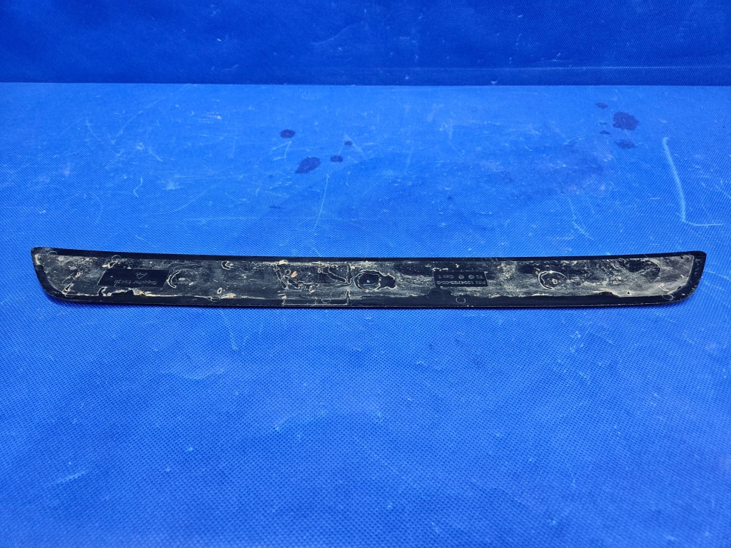 Tesla model 3 молдинг накладка поріг поріг ліва права перед 1504763-00-b Недорого