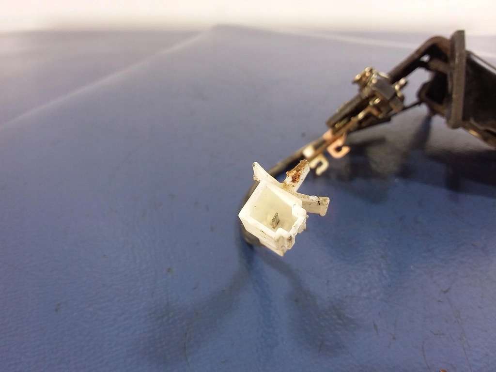 фото №4, Kia carens ii замок крышки задний