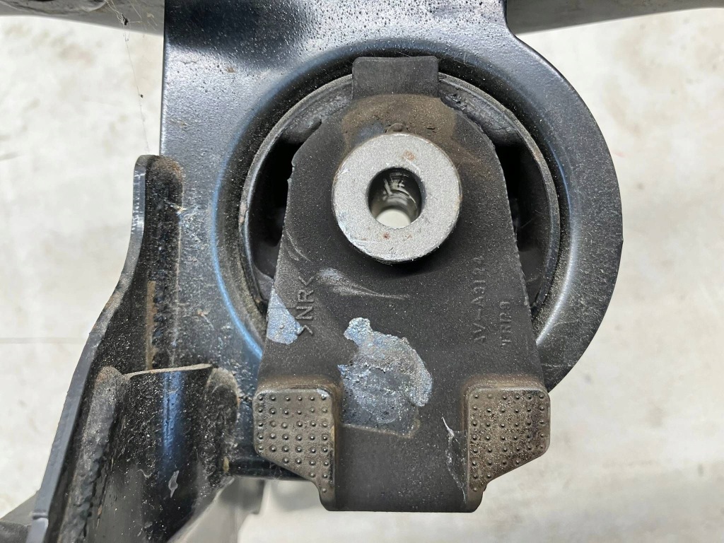 фото №7, Yaris iii lift 1.5 vvti benz кронштейн подушка двигателя коробки передач левая b1