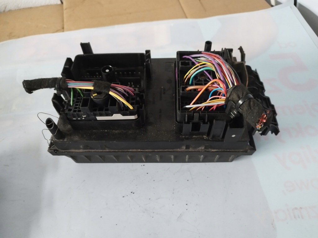 Купити Opel astra iv j коробка запобіжників 13313206 європа