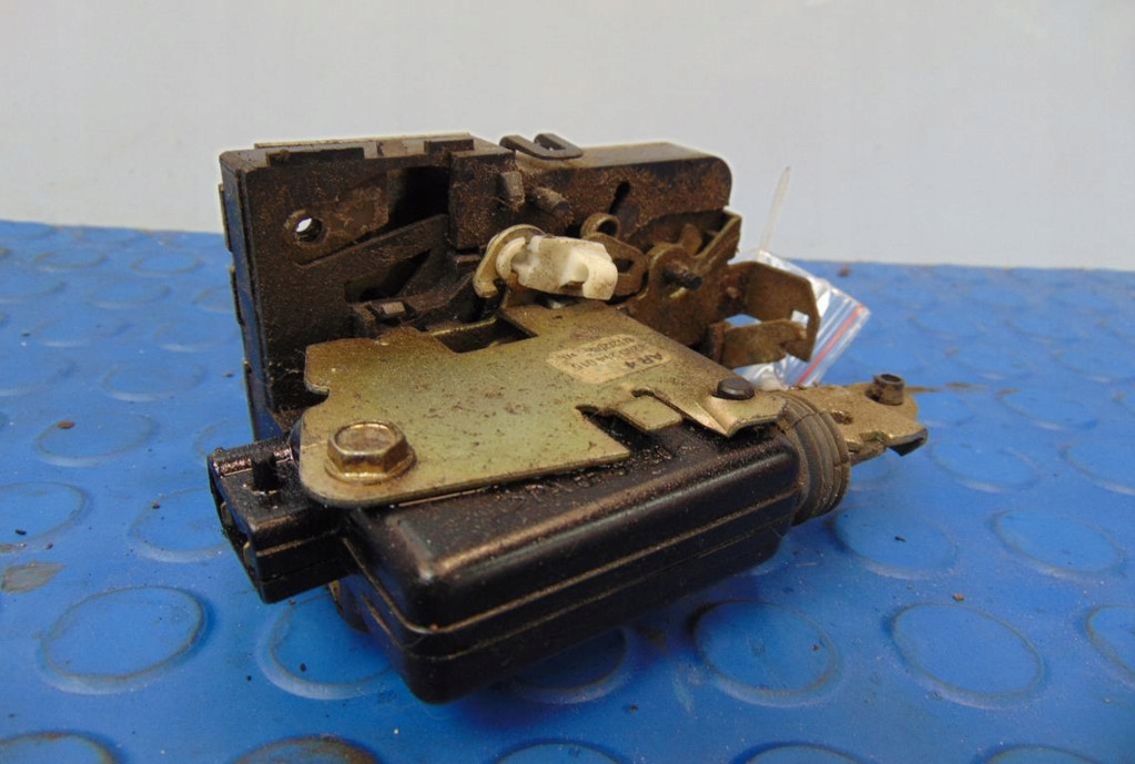 фото №1, Dacia logan i sedan 5d замок правый задняя