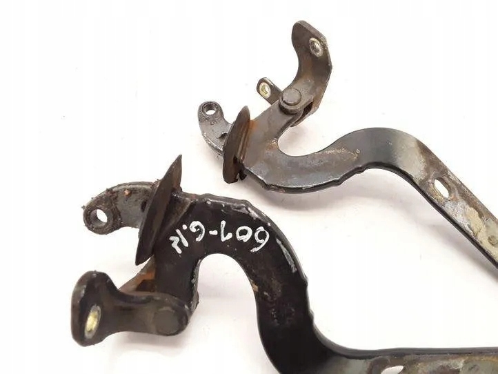 Правая  петля крышки багажника mercedes-benz e w124 1247430351 2.5l дизель с Разборки