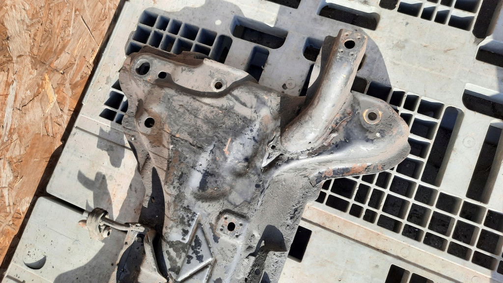 фото №3, Подрамник перед peugeot 307