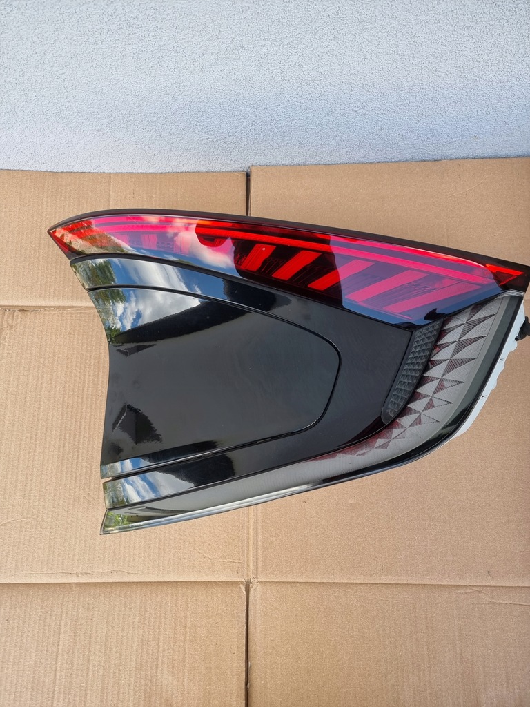 фото №1, Kia ev6 gt лампа задняя правая 22- цвет abp