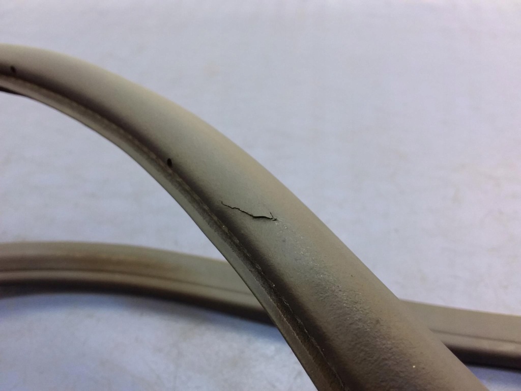 фото №4, Opel astra k hb прокладка дверь левый задняя 39179850