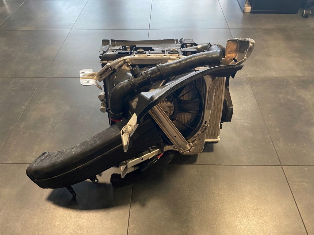 фото №1, Радиатор вентилятор впуск кронштейн трубка правый перед corvette c8 z51