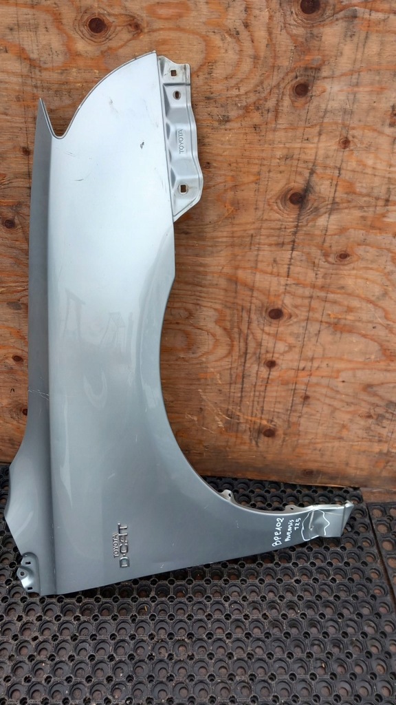 фото №1, Toyota avensis t25 крыло перед правый