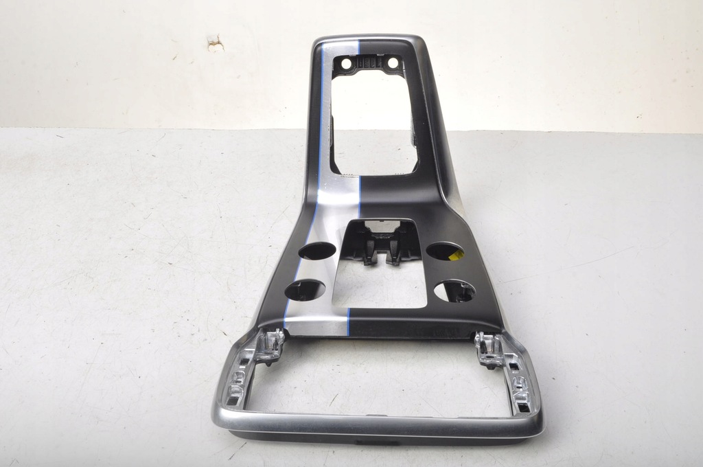 фото №1, Volvo v40 ii рамка радио консоли rdesign