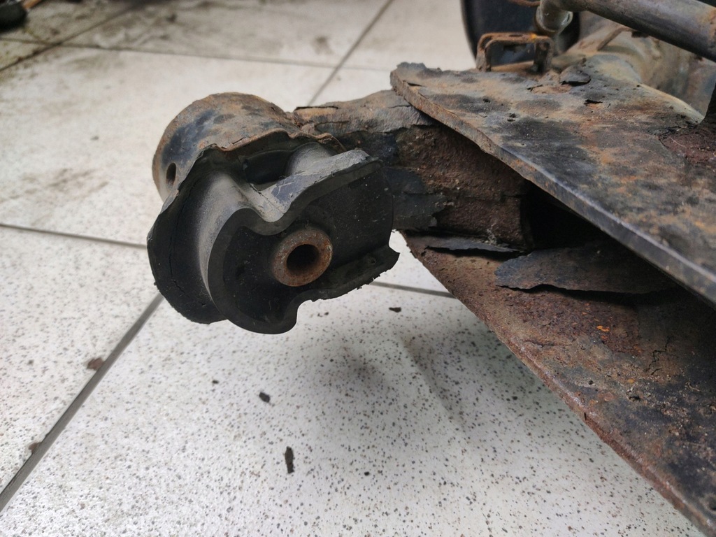 фото №7, Подрамник балка подвеска задняя toyota sienna 3 2011