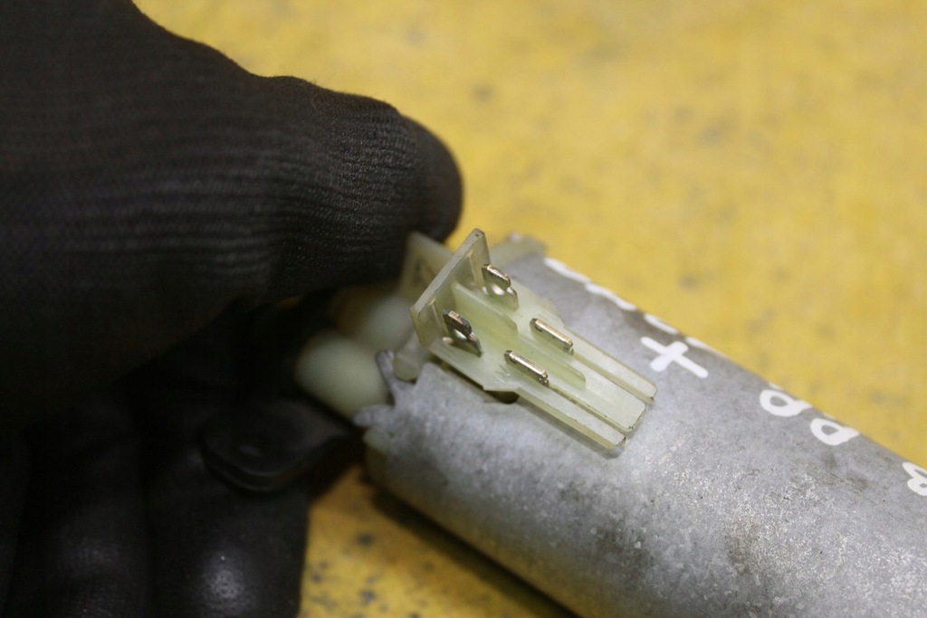 фото №7, Моторчик сиденье правый перед a8 d3 198392-104