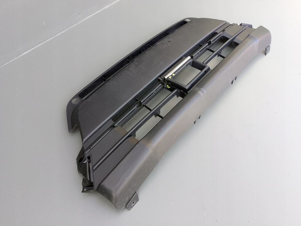 Suzuki vitara iii 3 lift 2018- решётка бампера средняя перед 71721-86r = Киев