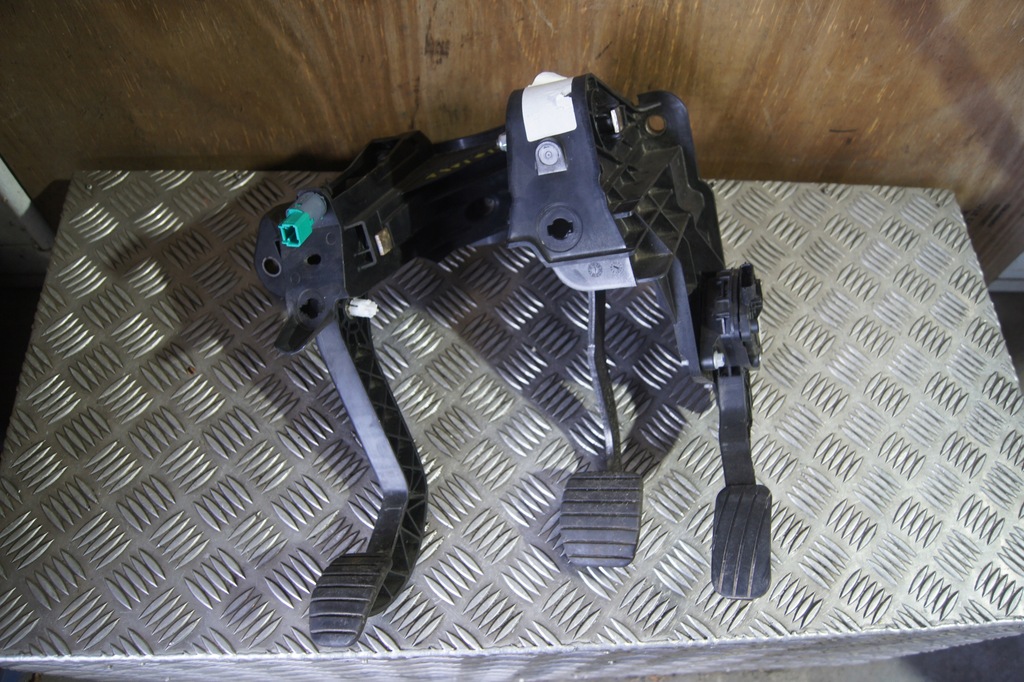 фото №1, Комплект педалей master iii 180101626r