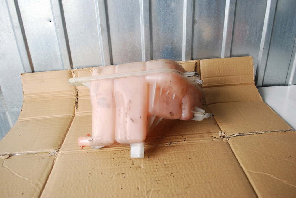 фото №5, Бачок расширительный audi a6 c6 2.7 4f0121403n