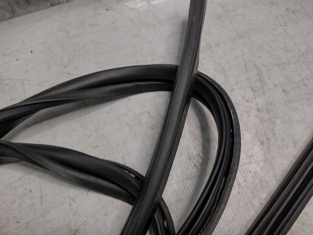 фото №5, Прокладка кришки багажника ford kuga mk1 i