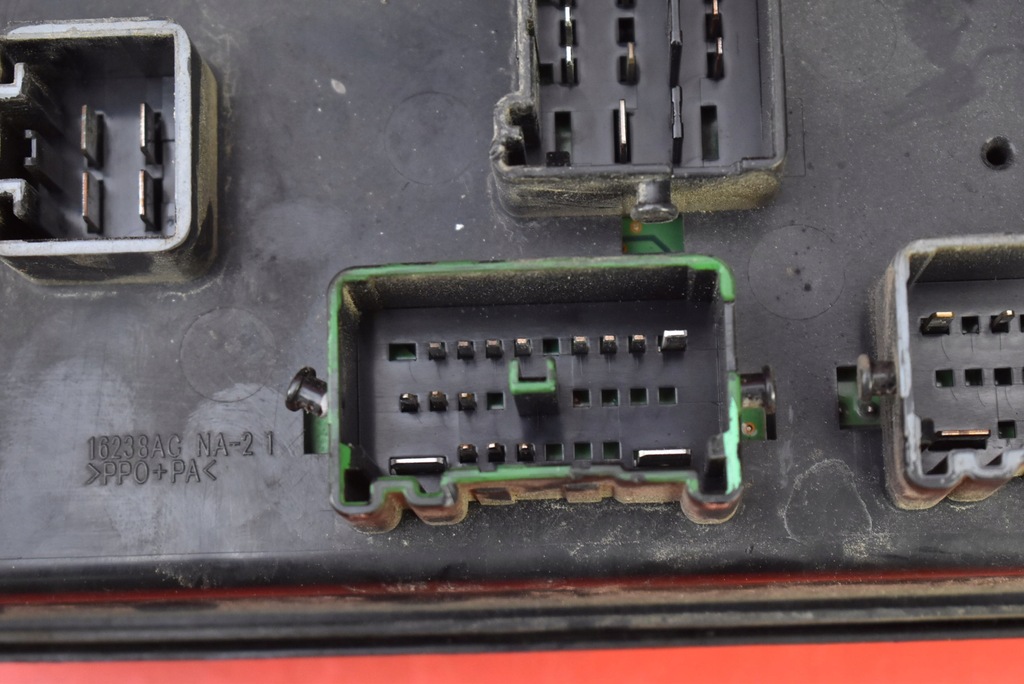 фото №12, Коробка предохранителей p04692028ah chrysler 300 c 1 i 3.5 v6 249 km 04-10