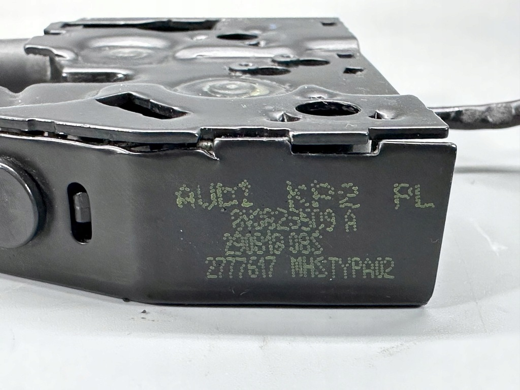 фото №16, Замок капот з перемикачем оригінальний номер audi a3 a3c rs3