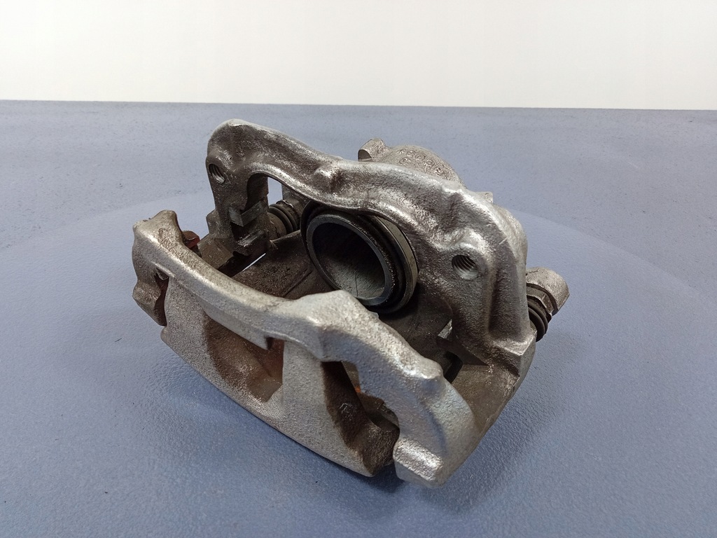 фото №6, Bmw 1 f40 f44 супорт перед правий скоба 54/24/307