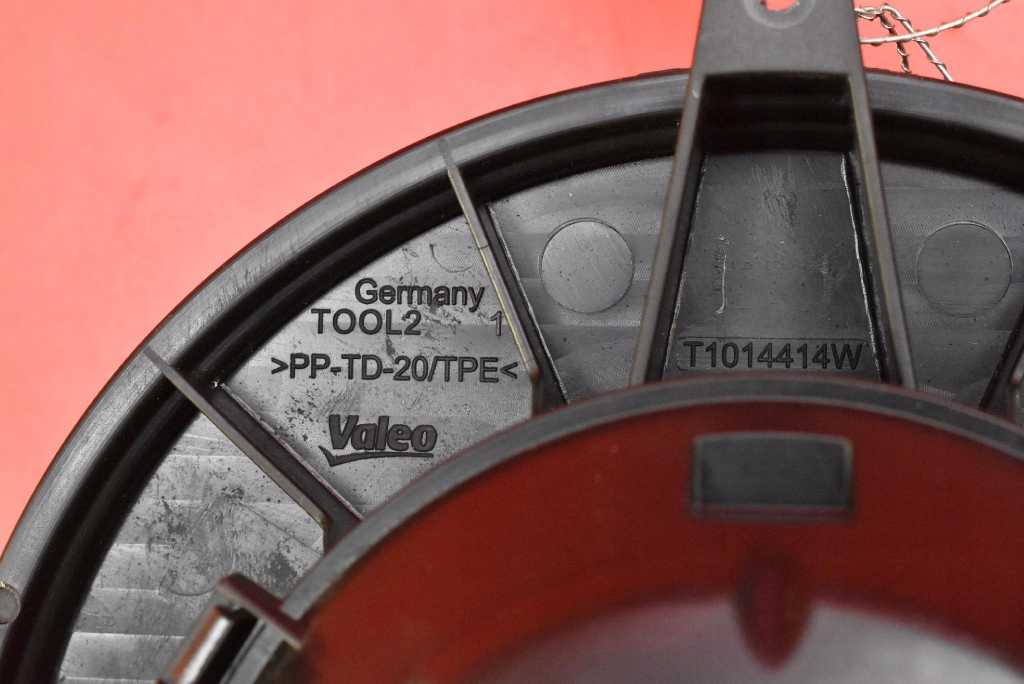 фото №8, Воздуходувка вентилятор обдув eu t1014417j bmw f30 f31 11-16