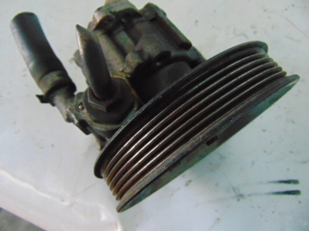 Купити Mercedes 108 d насос wsp. поворот. ---