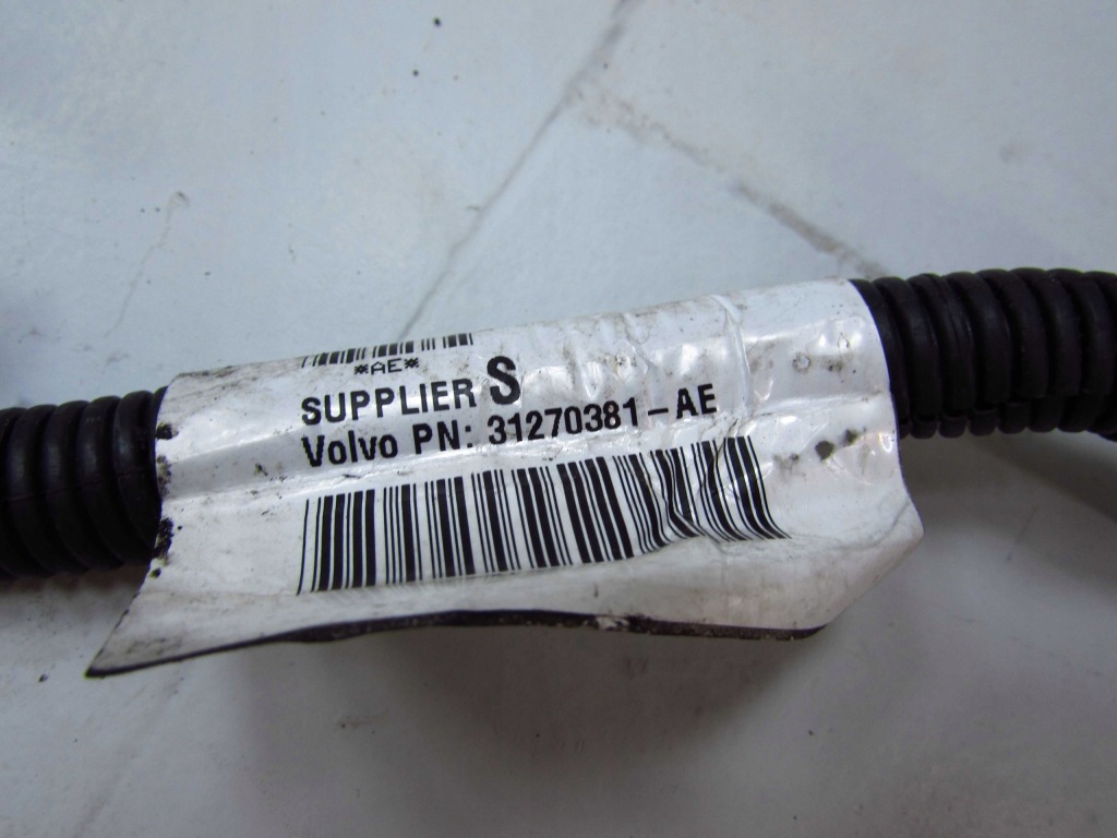 Volvo c30 s40 v50 c70 рестайлинг  2.0 d4 клемма шланг кабель аккумулятор plus в Украине