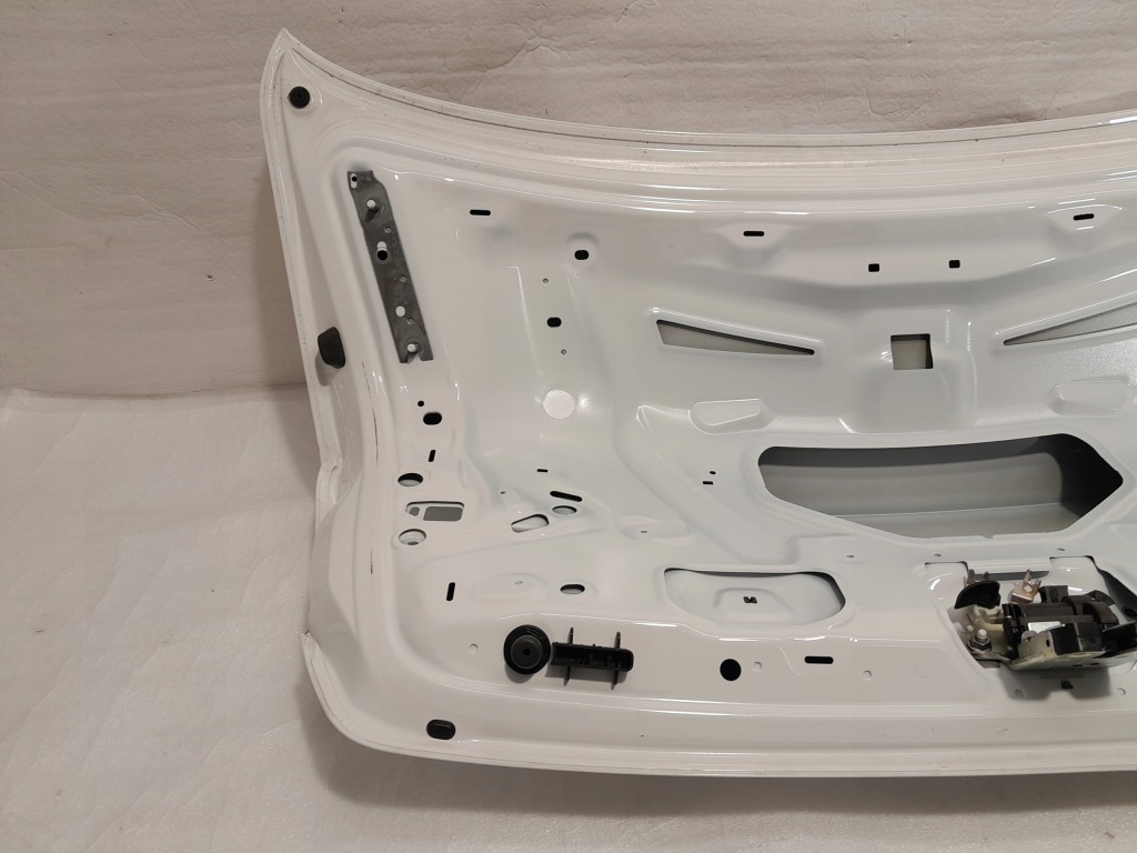 Audi a4 b9 рестайлинг  седан крышка багажника багажника задняя крышка ly9c с Разборки