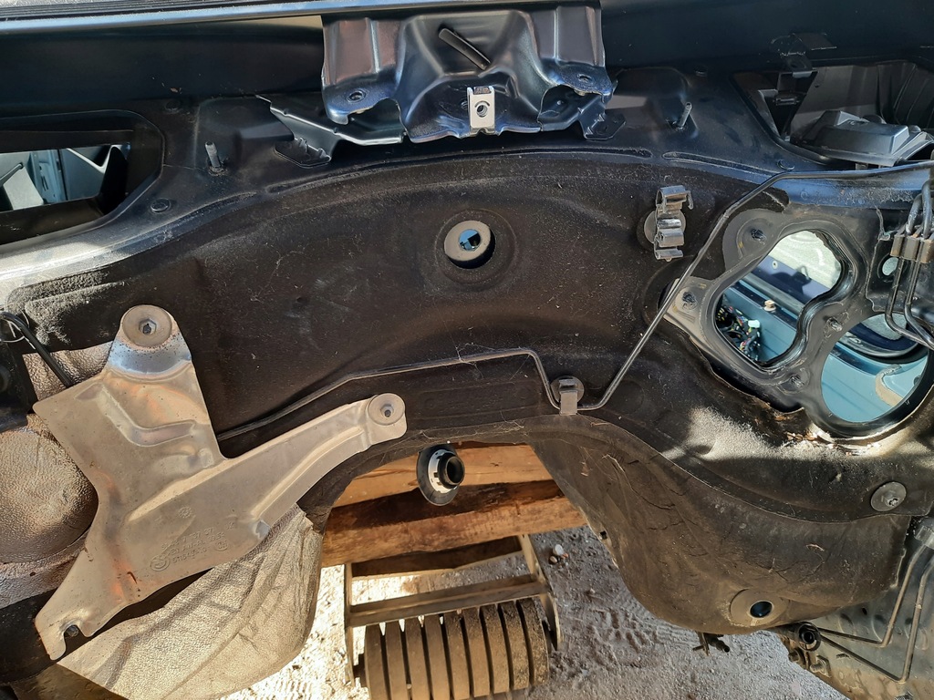 фото №6, Bmw x1 e84 шумоізоляція стіни перегородки