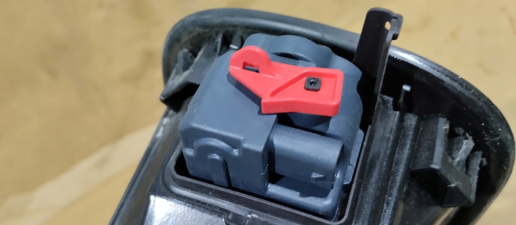 фото №7, Кришка заливної замок заливна горловина пального mercedes glc w253 a2536300802 колір 197