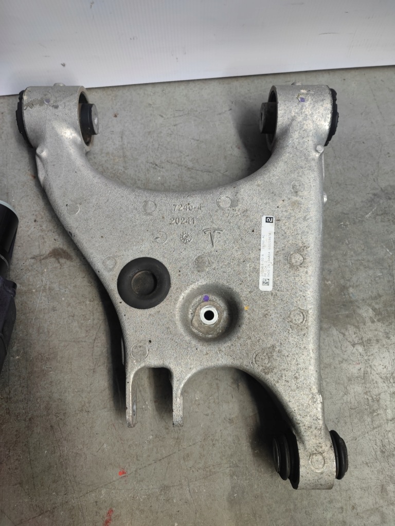 Подвеска поворотный кулак задняя левая приводной вал рычаг амортизатор левый задний  tesla s Киев