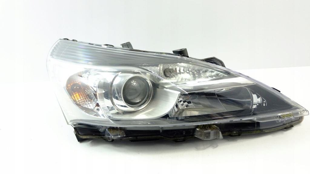 фото №1, Toyota verso lift лампа фара права 81130-0f161