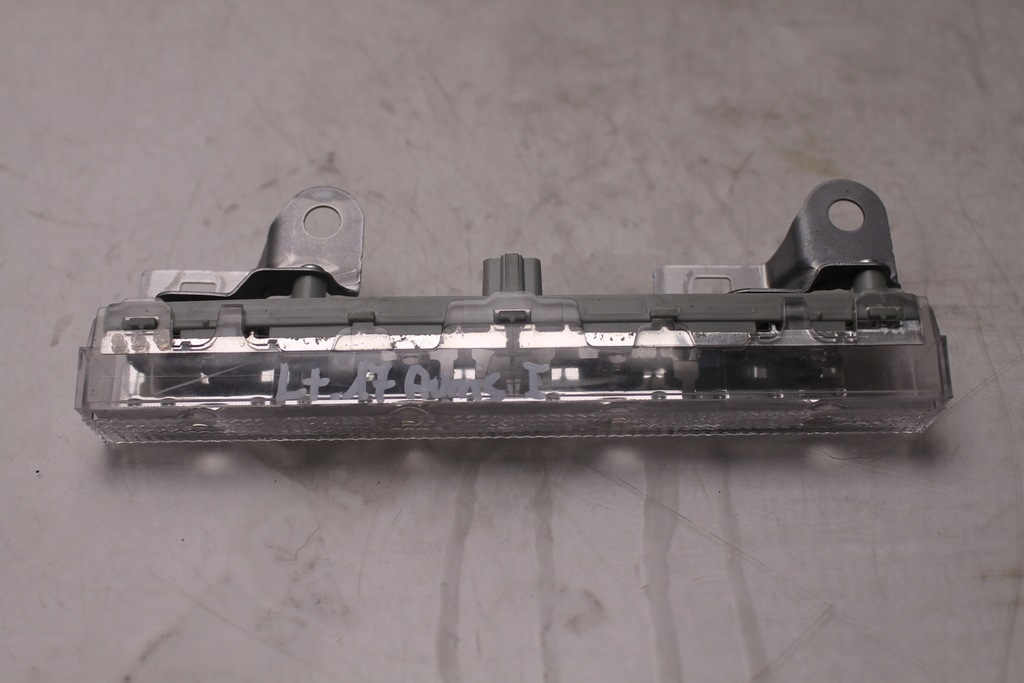 фото №1, Третий свет стоп toyota auris i 2006- 3d hb