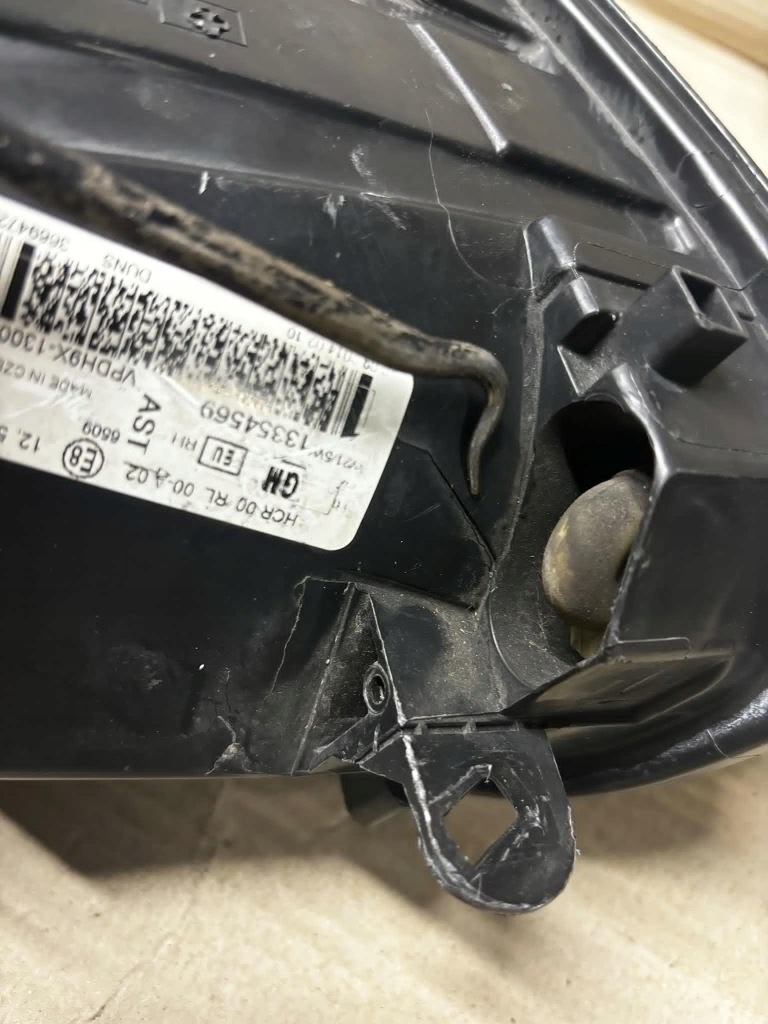 Купити Лампа перед передня права opel adam 13- 13354569