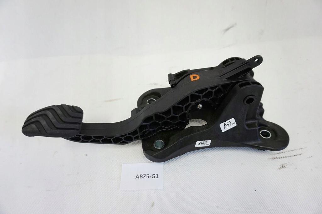 фото №1, Педаль сцепления dacia duster ii 4x4 1.5dci