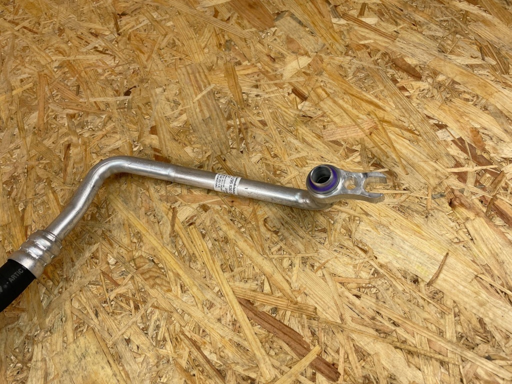 Патрубок трубка шланг кондиціонера mercedes eqe w295 a2958303700 Ціна