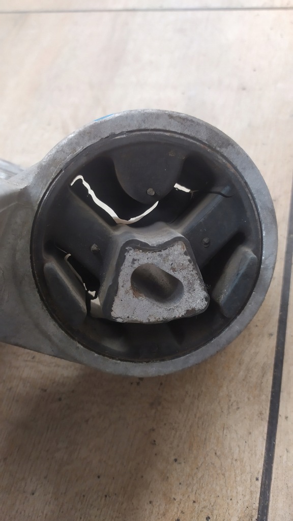 фото №4, Кронштейн кронштейн коробки передач chrysler voyager iv 2.5 crd