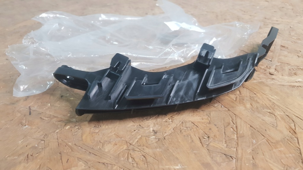 фото №7, Toyota rav-4 v 19r- напрямна кронштейн бампера задня